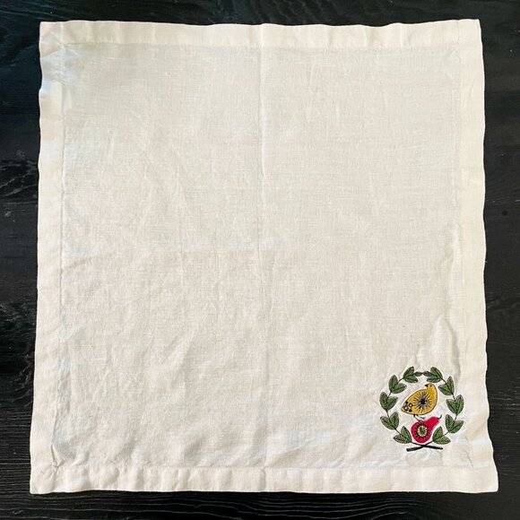 Crate & Barrel Linen Napkins, set of 4 - Picture 4 of 8